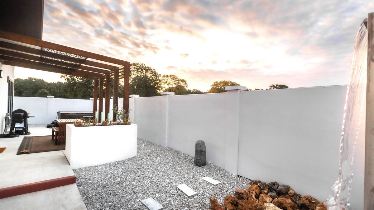 Umber View Heights Villa | Villa near Stockton Lake with Hot Tub, Milk Way at Starburst