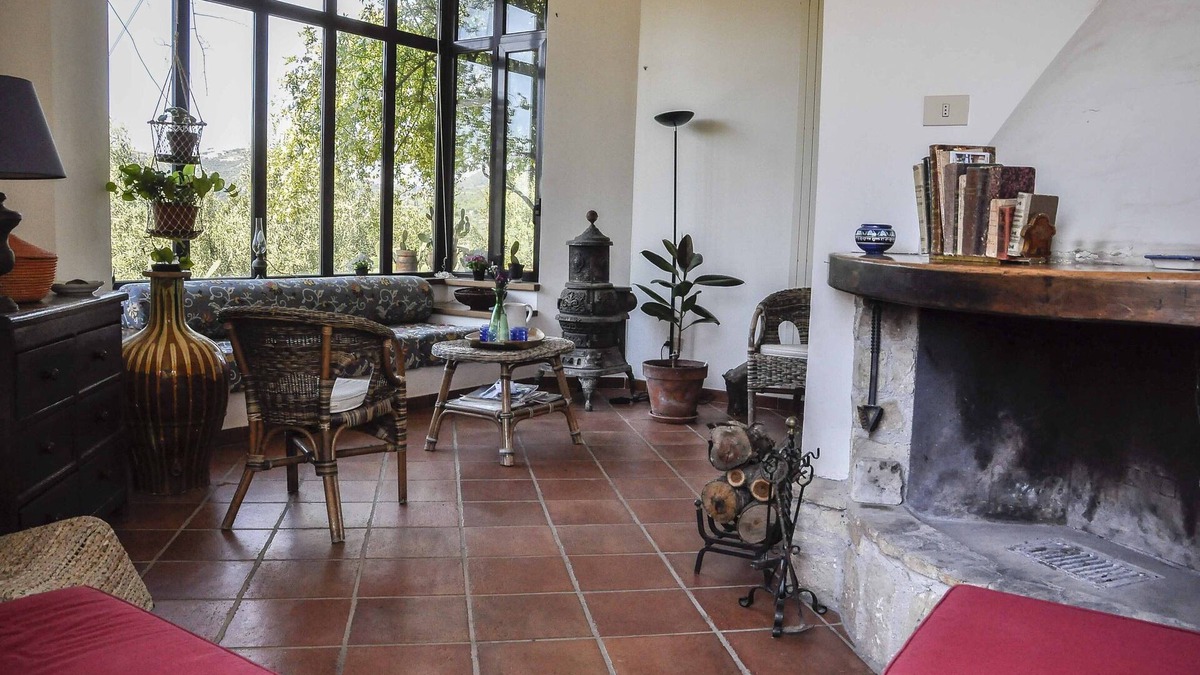 Pagnano Villa | Villa Nèfisi, three rooms, large spaces and garden with hammock and Jacuzzi.