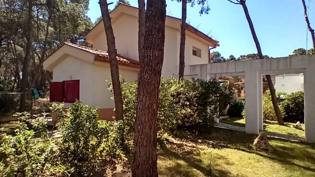 Castellaneta Marina Villa | Villa nestled in pine forest 3 minutes from the beach