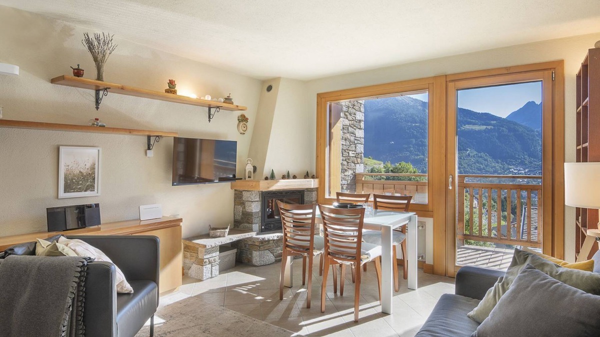 Villa Dalegno Apartment | Villa Nice View - One Bedroom Apartment, Sleeps 4