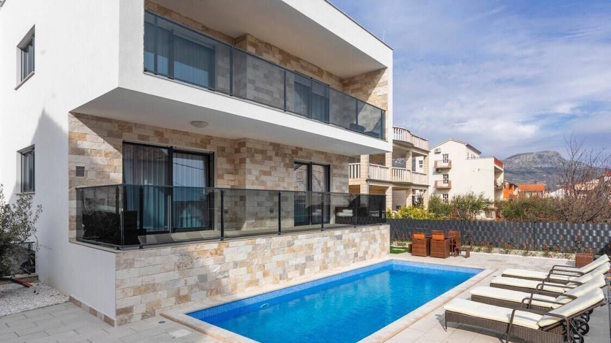 Kastel Novi Villa | VILLA NICOLINA - APARTMENT MATEO PRIVATE SUN DECK WITH YACUZI