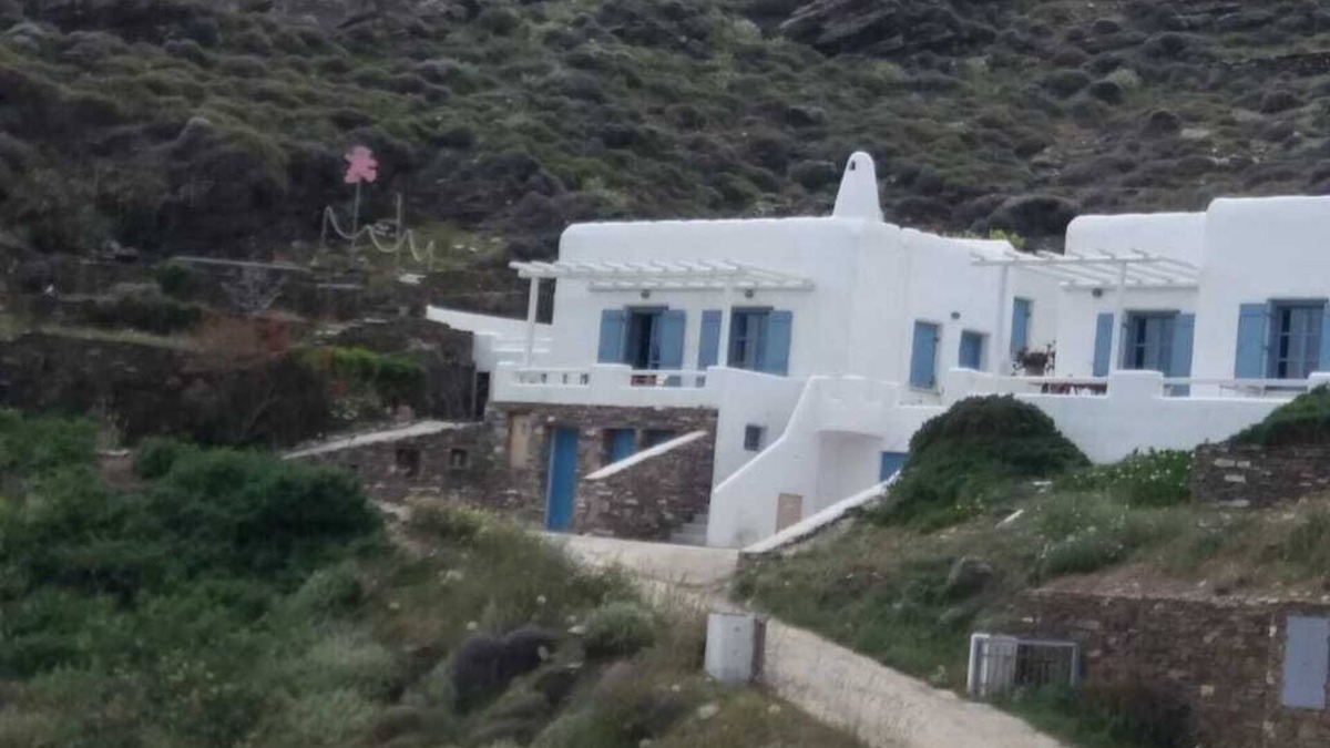 Kithnos Villa | Villa Niloya-100m from the seaside