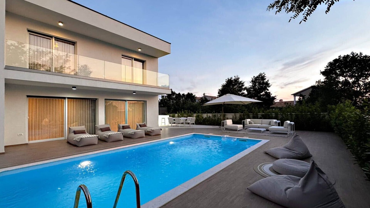 Bibici Villa | Villa Nobel for 6 adults with private 40 m2 heated pool, outside bar & movie theatre