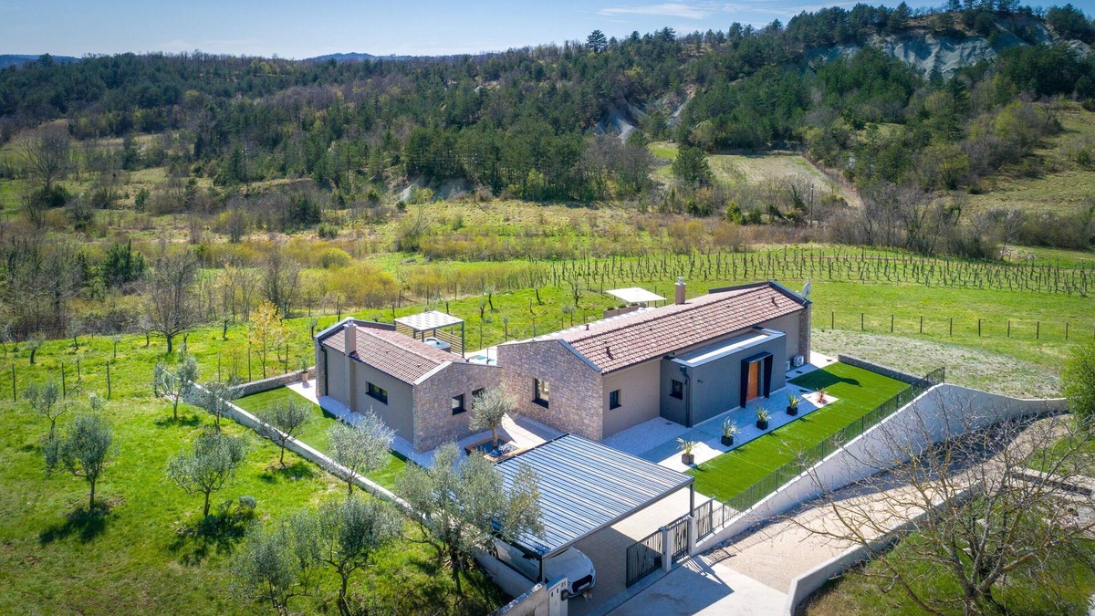Hum Villa | Villa Noeli with Swimming Pool