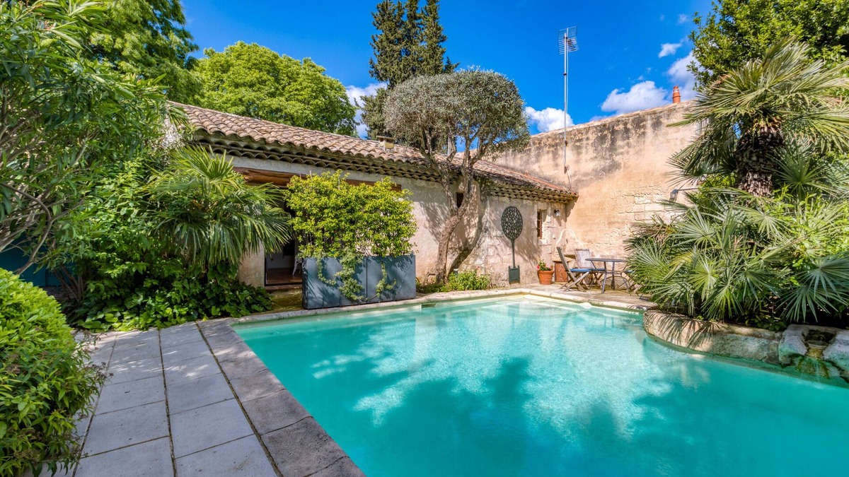 Aiguerelles Villa | Villa 'Oasis Centre Charme' with Shared Pool, Wi-Fi and Air Conditioning
