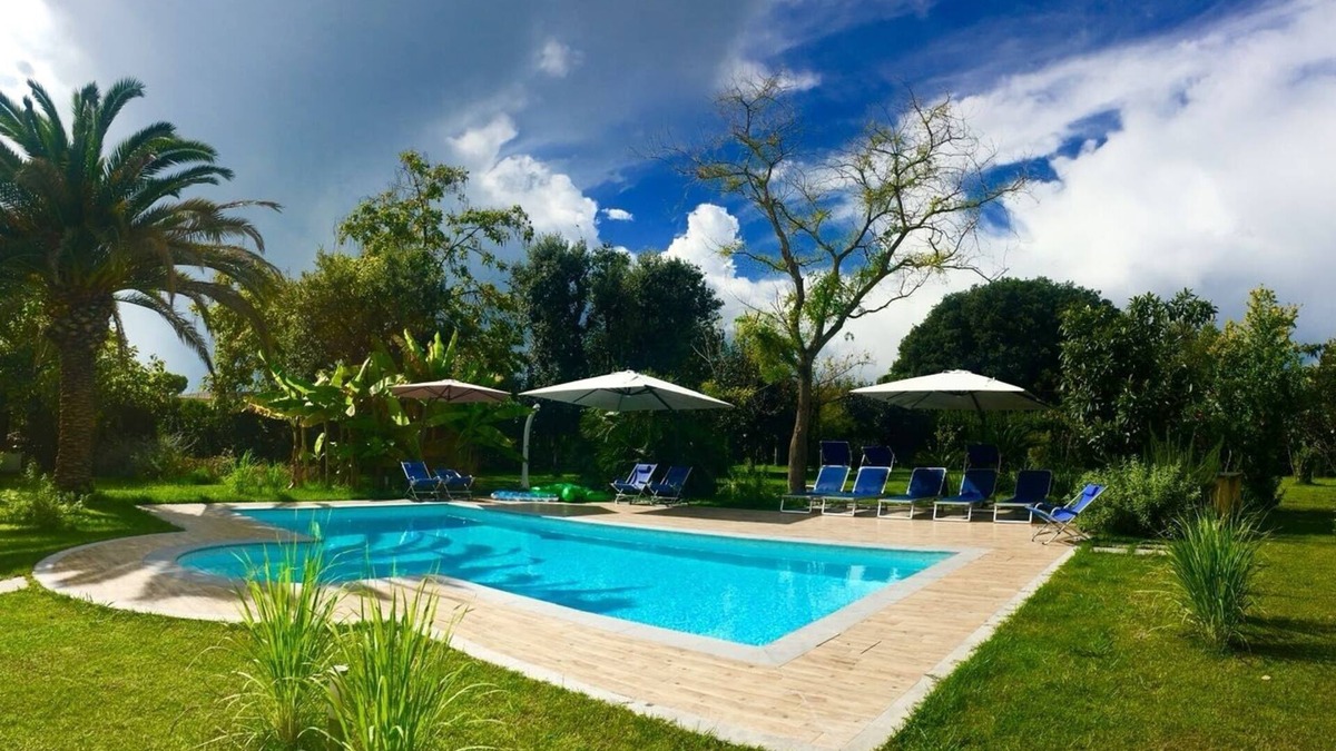 Forte dei Marmi Villa | Villa oasis swimming pool and park