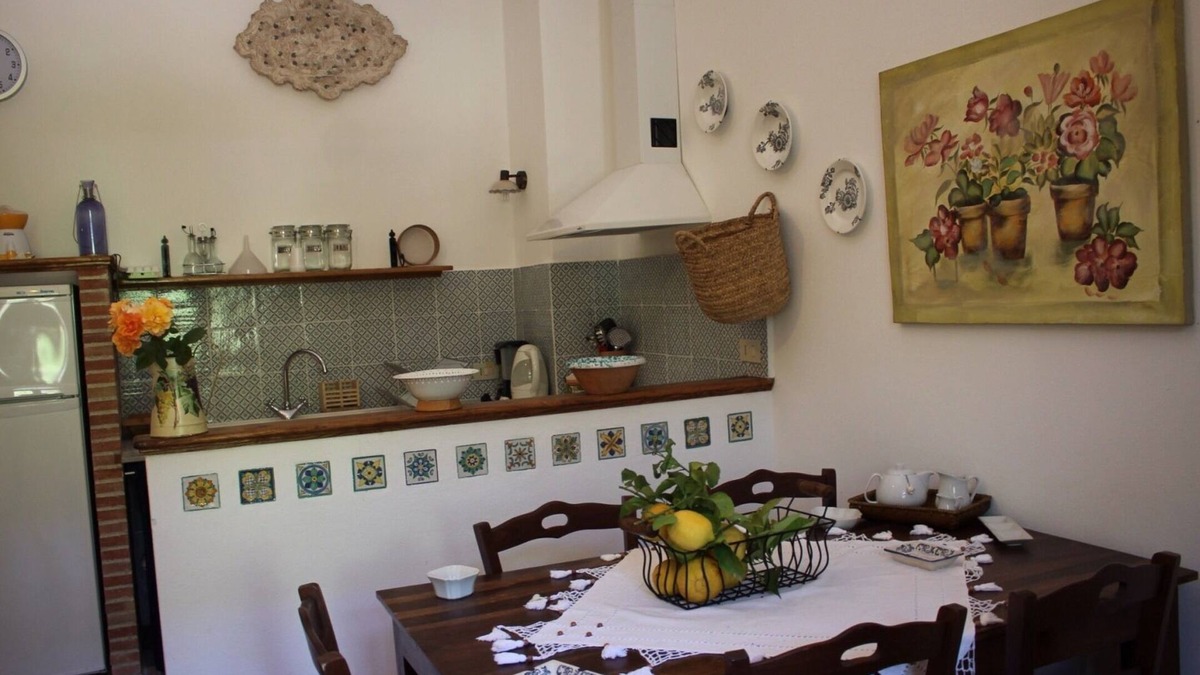 Piraino Apartment | Villa Oceri-Casa Magnolia, ancient farmhouse, only 1500 meters from the sea