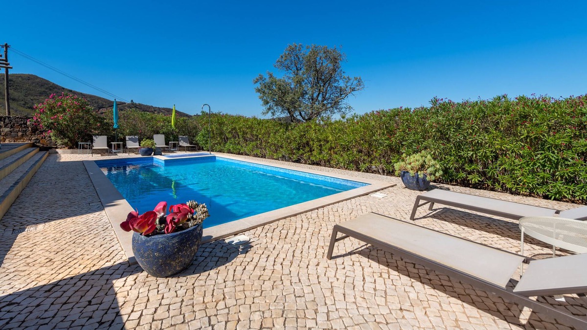 Barracao Villa | Villa Odelouca by Gestaz