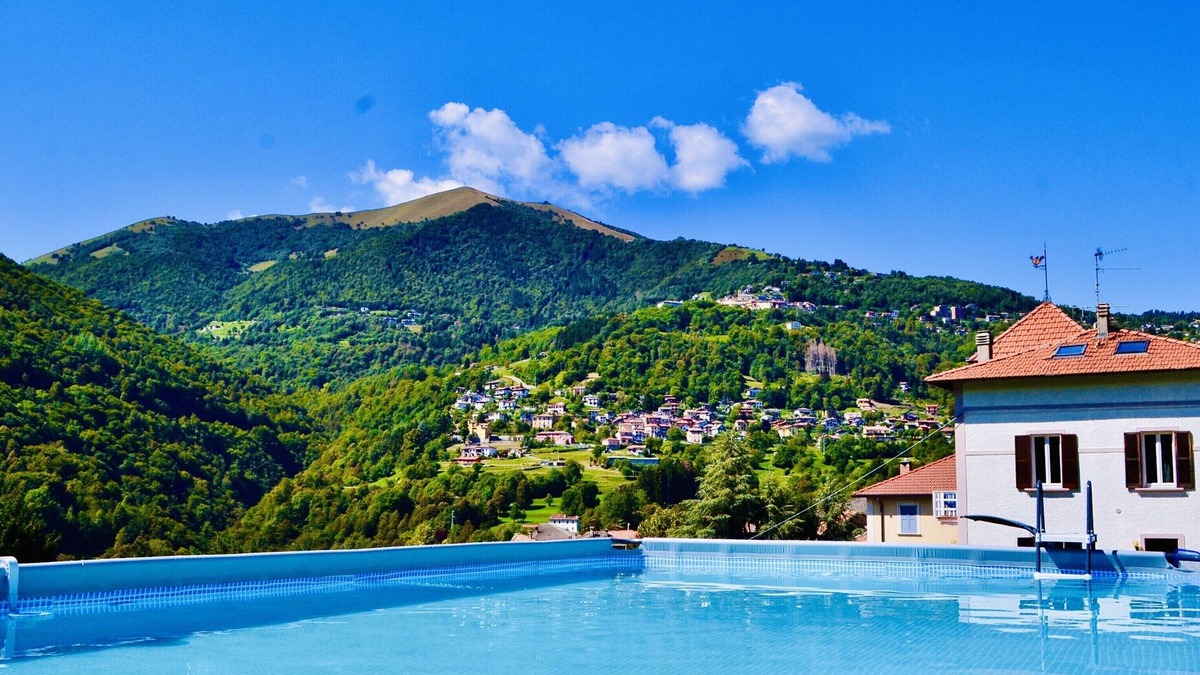 Dizzasco Villa | Villa Oleandra with panoramic view,big garden& swimming pool