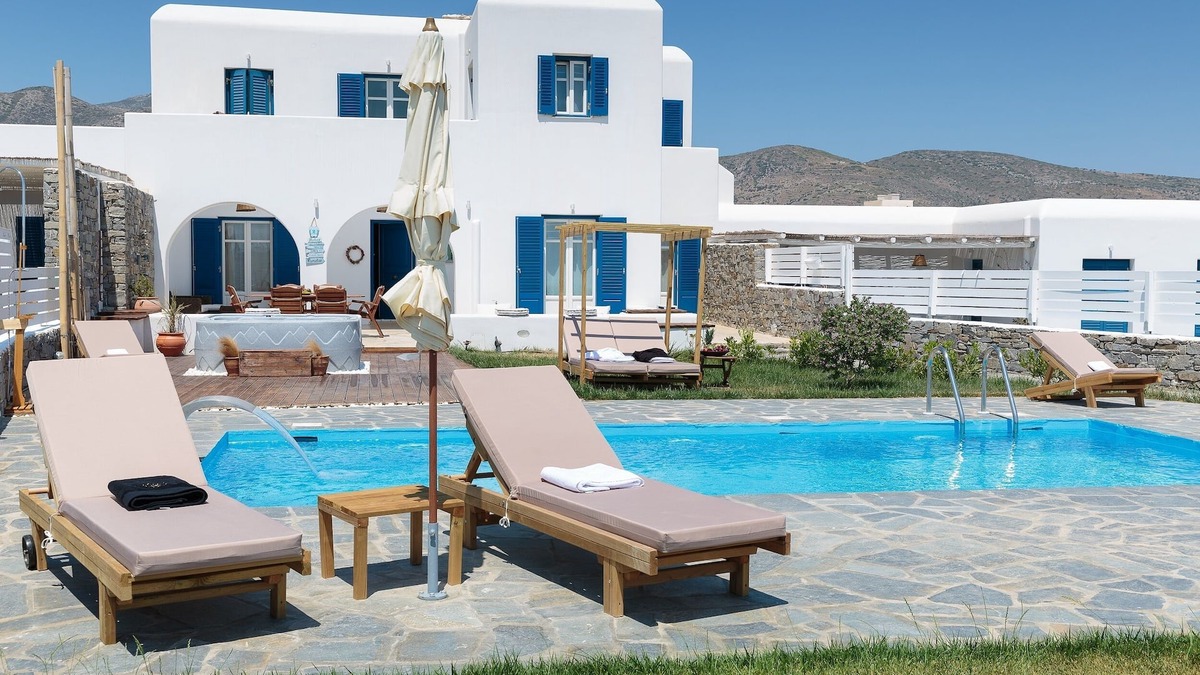 Piso Livadi House | Villa Olena: 2 villas 10pax 2 pools+outdoor Jacuzzi Punda Beach Paros