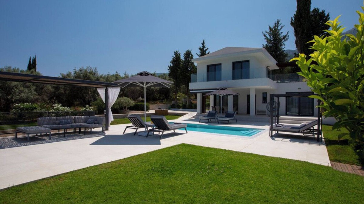 Nidri Villa | Villa Olivia, within easy walk of the beach, shops and restaurants.