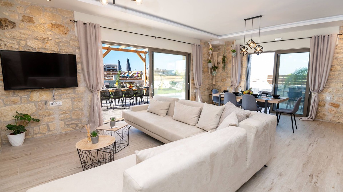 Paralia Kourna Villa | Villa Olympia up to 12-16 pers. 4BR, pool, 400 m. from the long sandy beach