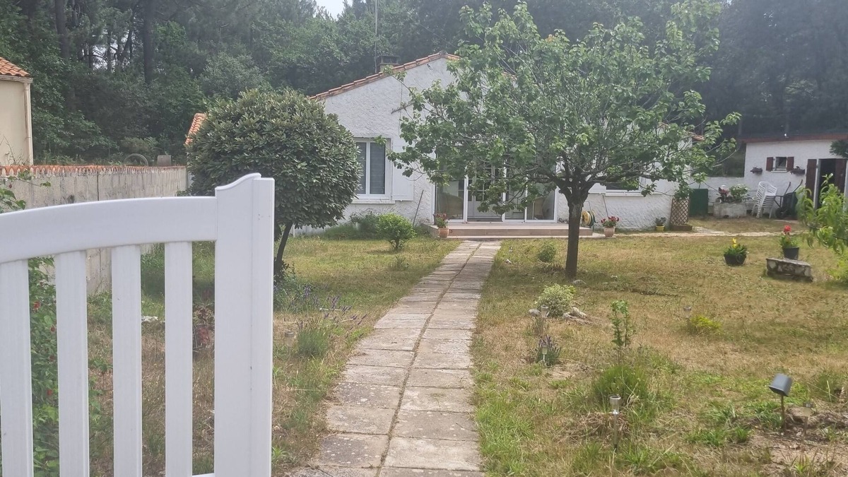 Saint-Augustin House | Villa on 1300 M2 land between Palmyre and Saint Palais