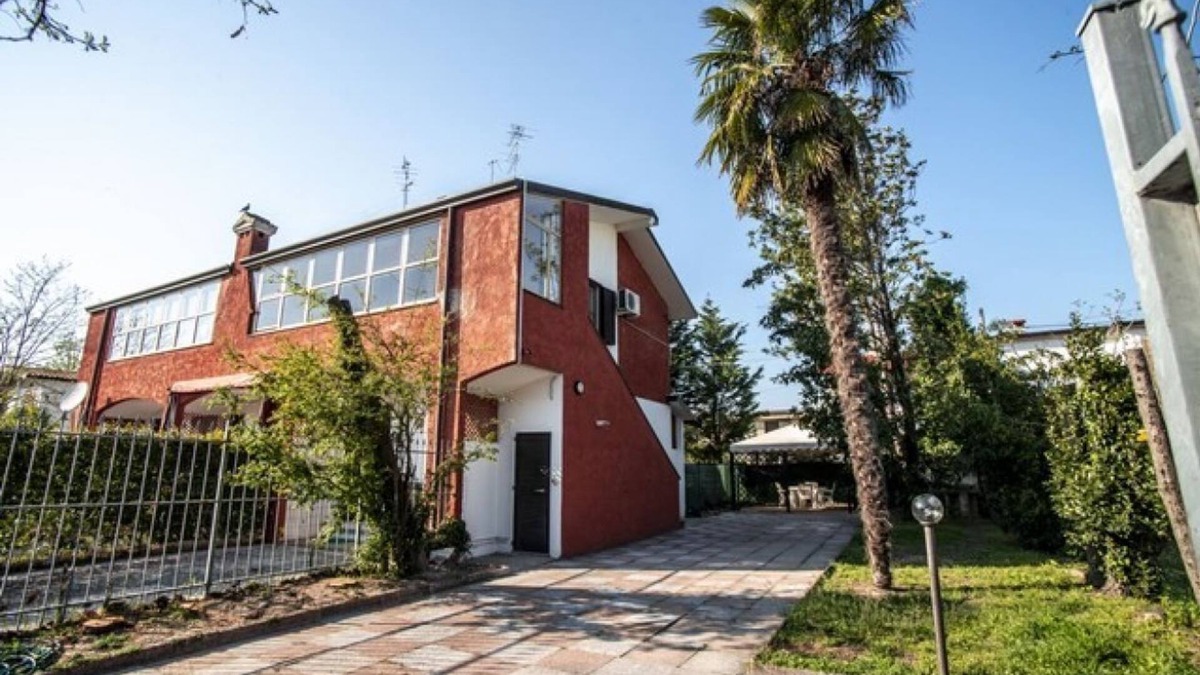 Lido di Pomposa Villa | Villa on 1st floor with large garden, air conditioning, bbq, 2 parking spaces