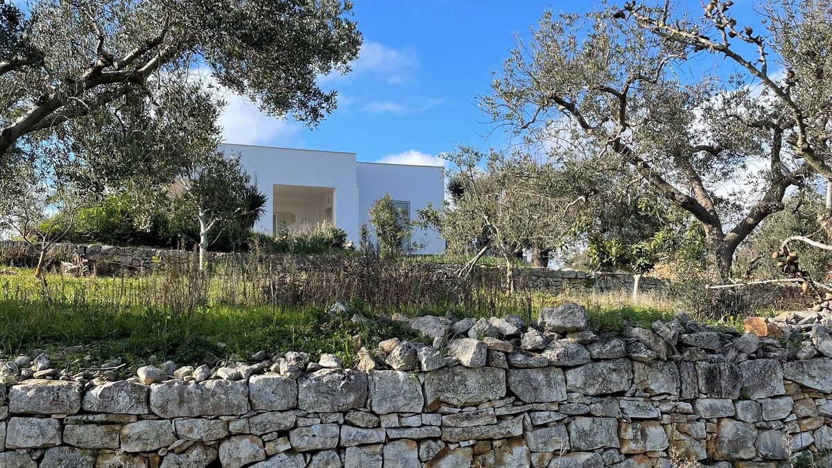 Fumarola Villa | Villa on an elevated terraced olive grove with views over the Valley of Itria.