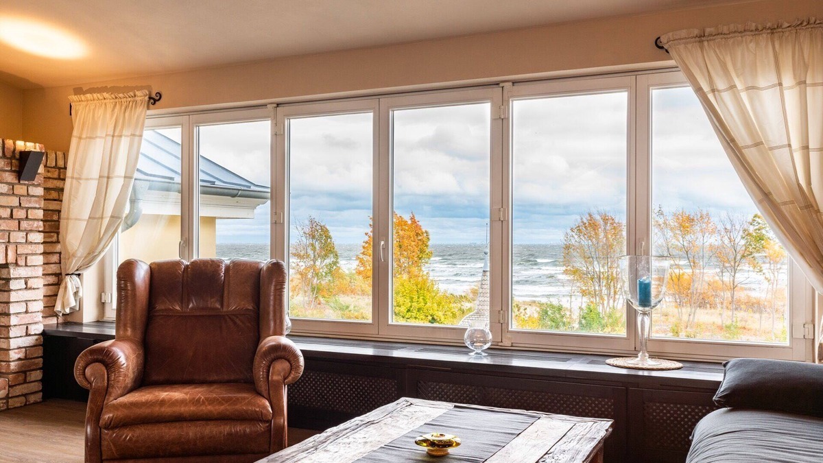 Ahlbeck Apartment | Villa on the beach, spacious loft with direct sea views