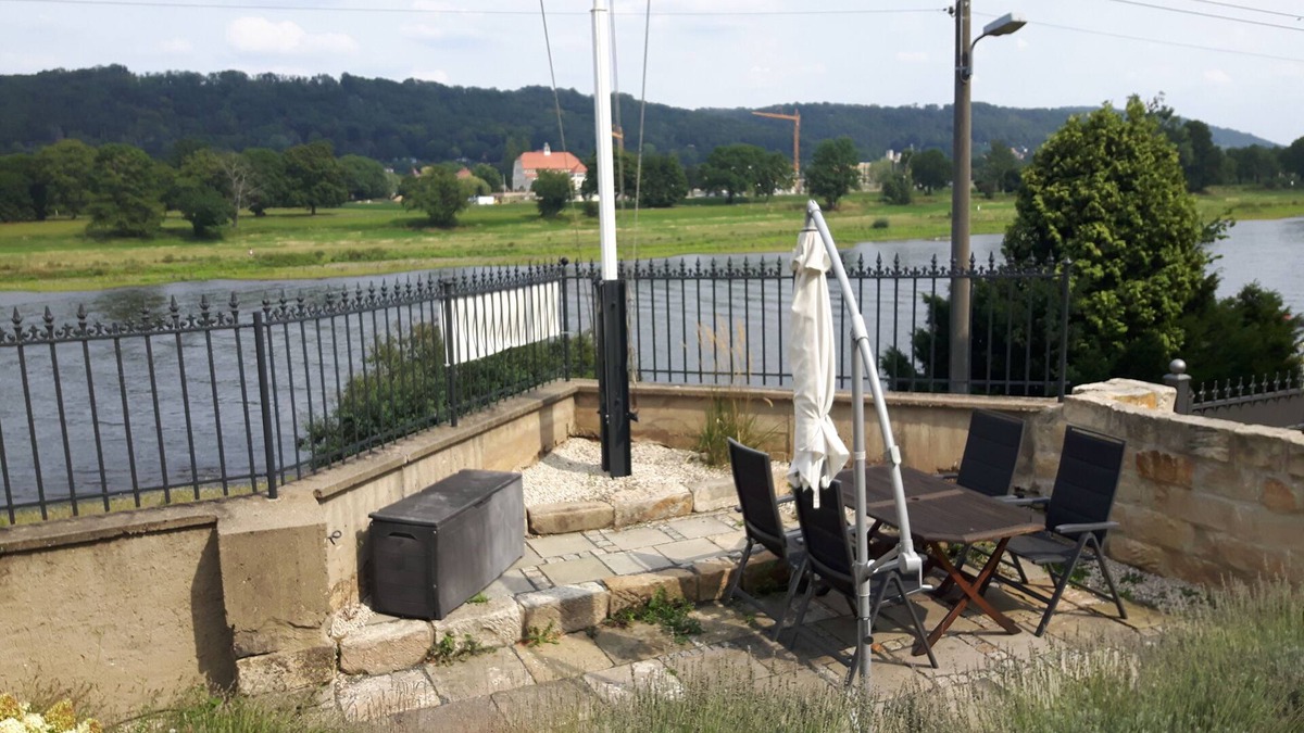 Laubegast House | Villa on the Elbe, large terrace with a view of the Elbe, separate entrance, free WiFi