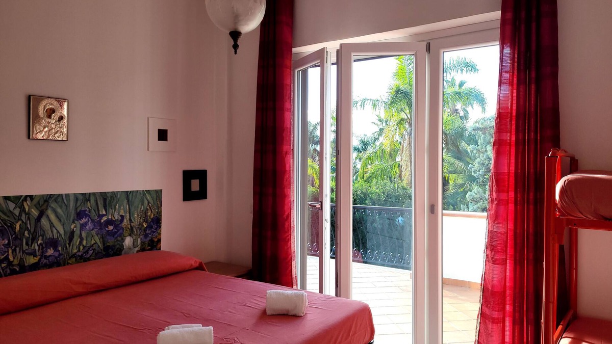 Santa Maria di Castellabate Villa | Villa on two levels large garden and parking space about 350 meters from the sea