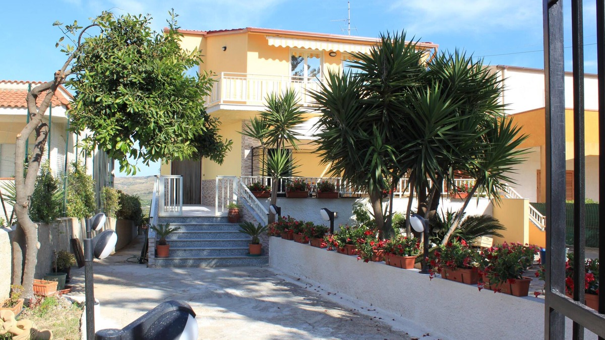 Borgo Bonsignore Villa | Villa Orchidea + Garden + parking and motorcycle parking + all the comforts