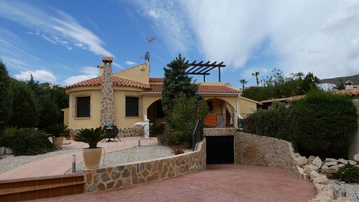 Coveta Fuma Villa | Villa Oriola, Cosy Villa with private swimming pool in lovely Spanish garden