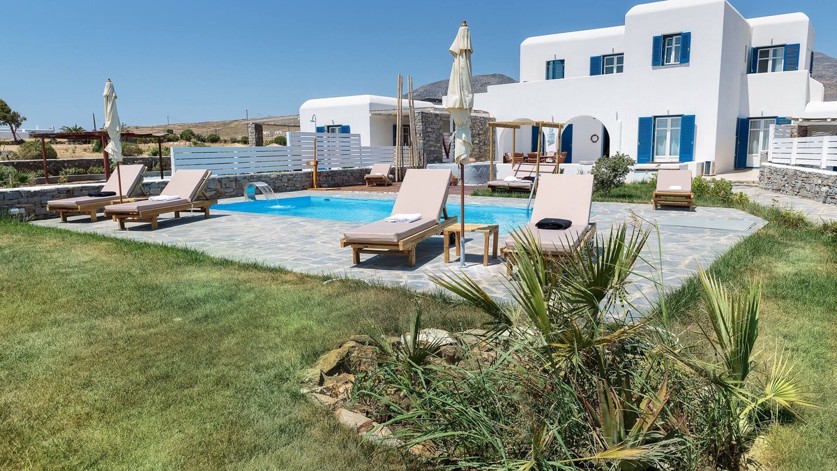 Piso Livadi Villa | Villa Othis: enjoy 2 villas, 11 guests, 2 pools+outdoor Jacuzzi, sea views!