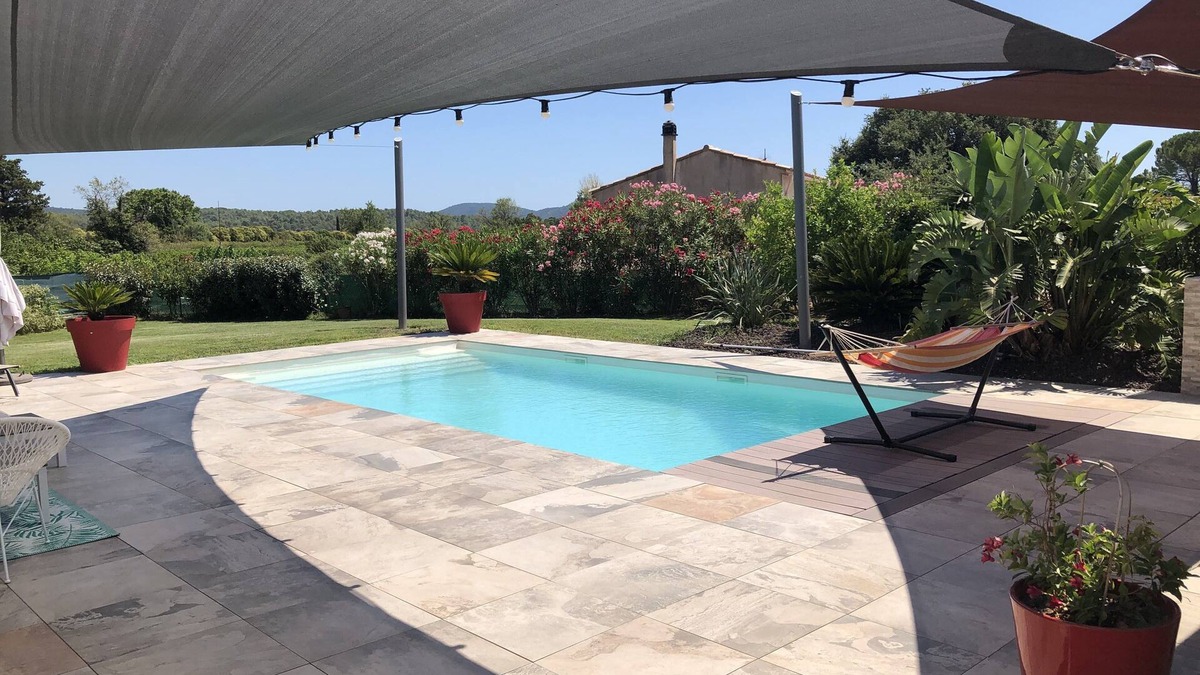 Sollies Pont Villa | Villa overlooking the hill between Hyeres and St Tropez