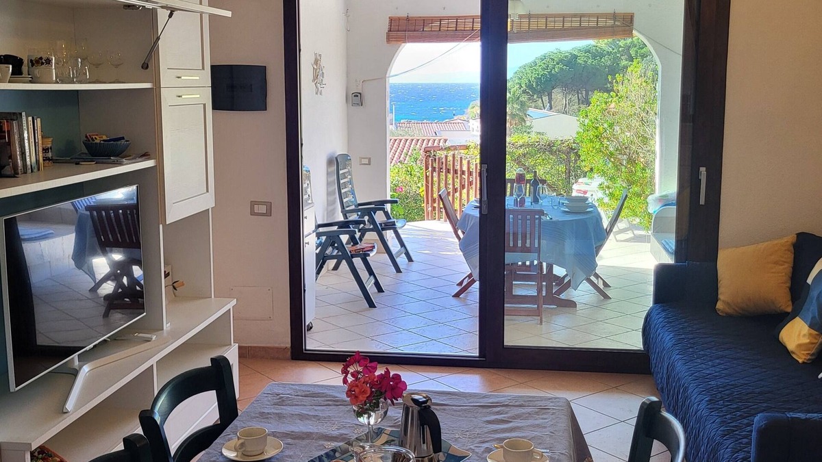 Geremeas House | Villa overlooking the sea at 100 meters from the beach. Internet WiFi. Geremeas.