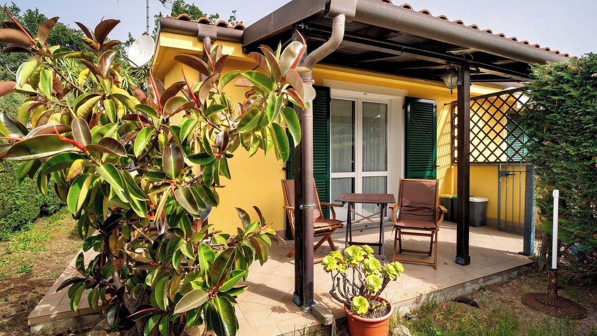 San Bartolomeo al Mare Villa | Villa 'Pairola' with Sea View, Private Garden and Air Conditioning