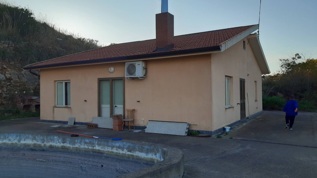 Nissoria House | Villa Pace and Serenita on a hill with good views 6 seats, 4 rooms, poss cars