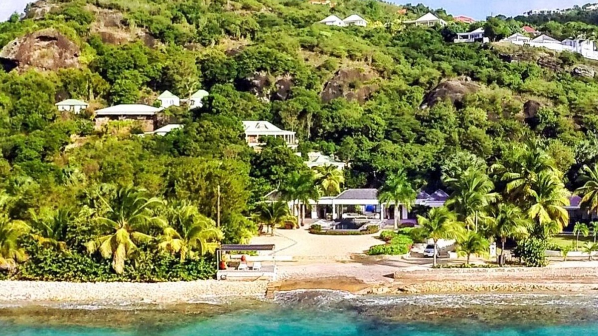 Anse de Lorient Villa | Villa Palm Beach | Beach Front - Located in Exquisite Lorient Beach with Private Pool