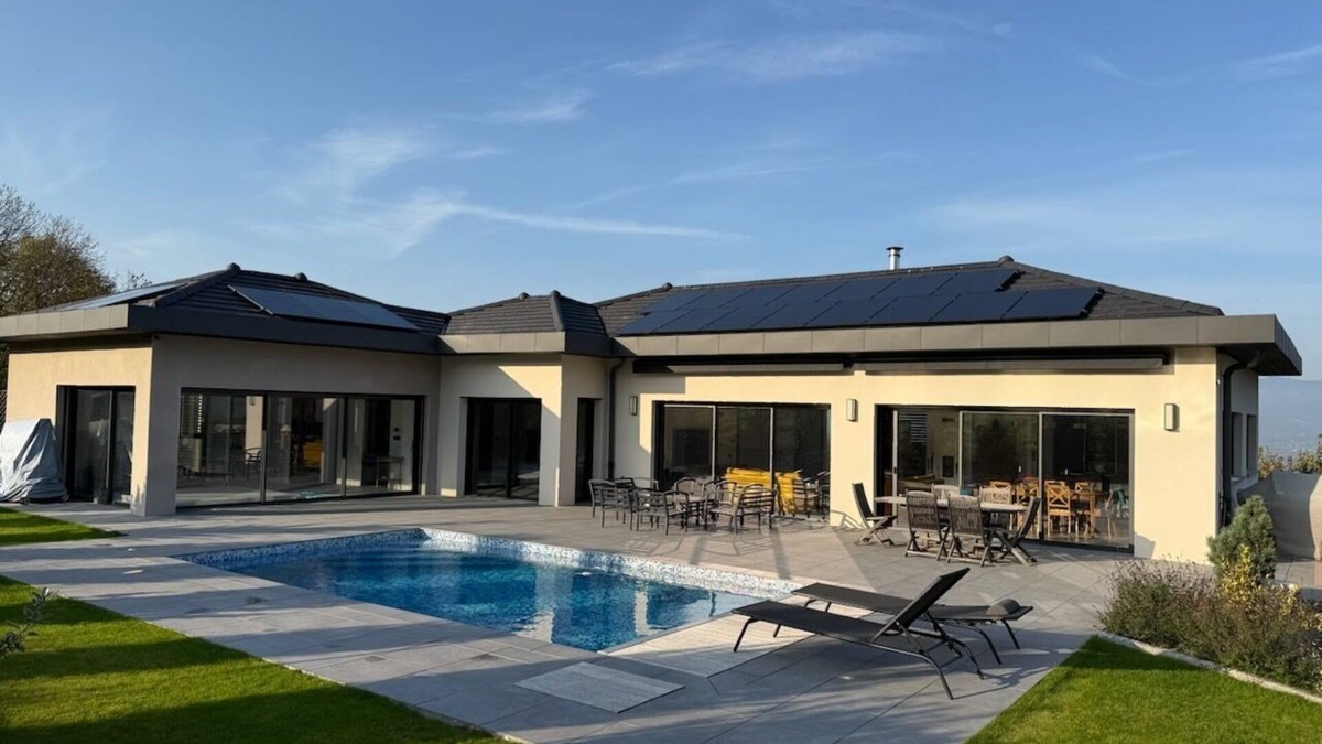 La Roche-sur-Foron Villa | Villa "Panorama" with pool and indoor spa