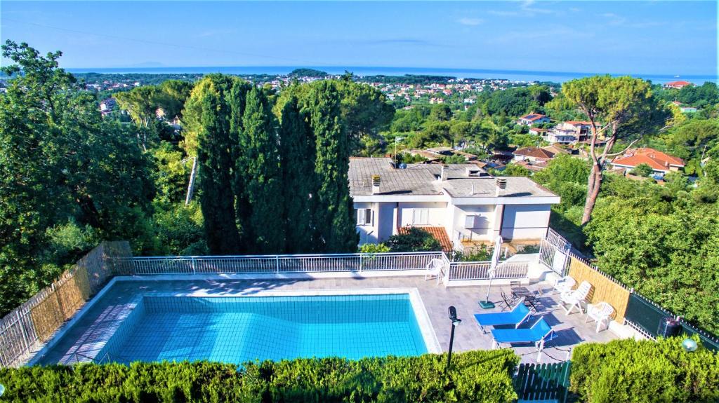 Minturno Villa | VILLA PANORAMICA CON PISCINA E GIARDINO PER 6 A MINTURNO