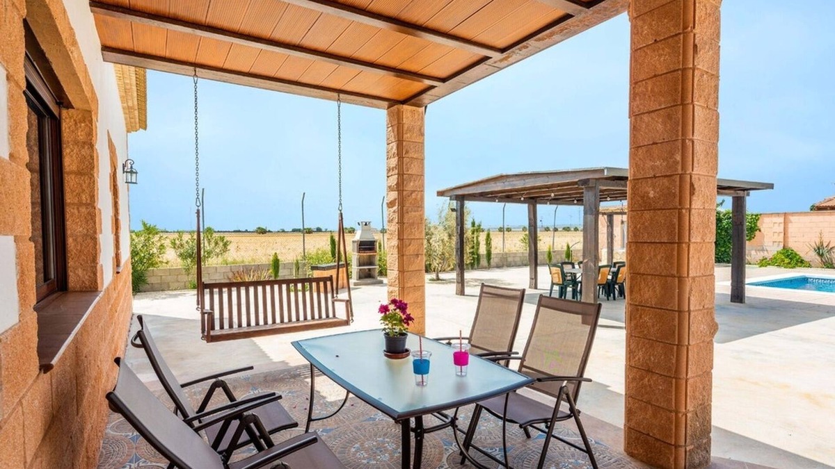 La Lantejuela Villa | Villa Paquita Lantejuela by Ruralidays