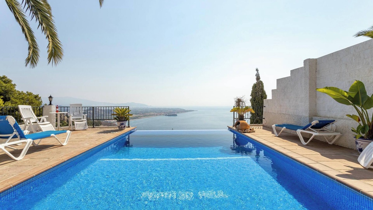 Salobrena Villa | Villa 'Paraíso Azul' with Sea Views, Wi-Fi and Air Conditioning