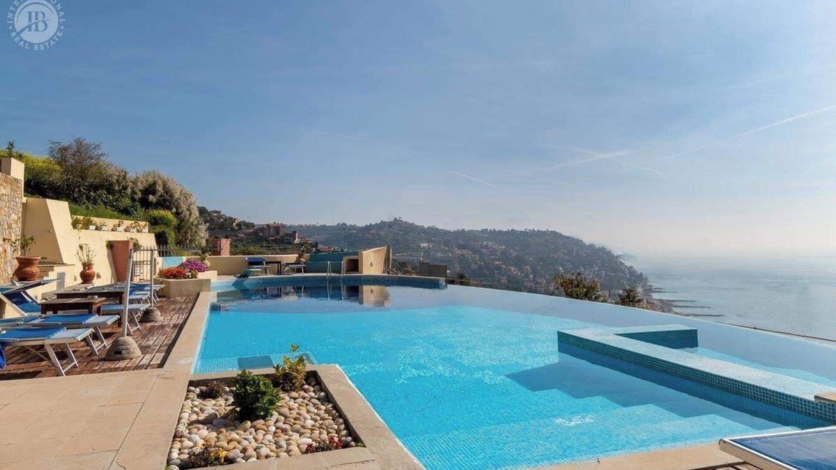 Ospedaletti Villa | Villa Paradise-Sleeps 20-Pool-Sea Views-pets