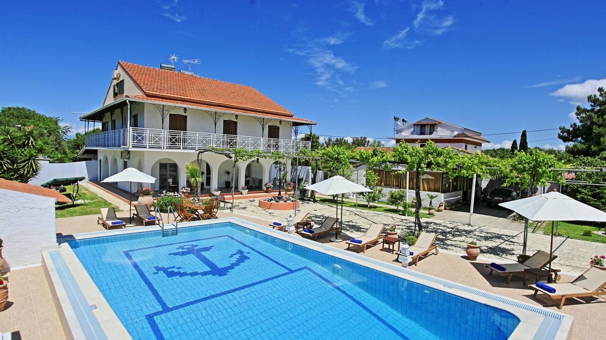Roda Villa | Villa Paradiso: Large, modern villa, private pool close to beach