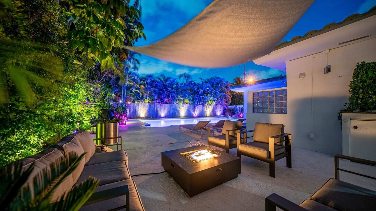 Biscayne Park Villa | Villa Paradiso Private Pool, Movie theater, Golf