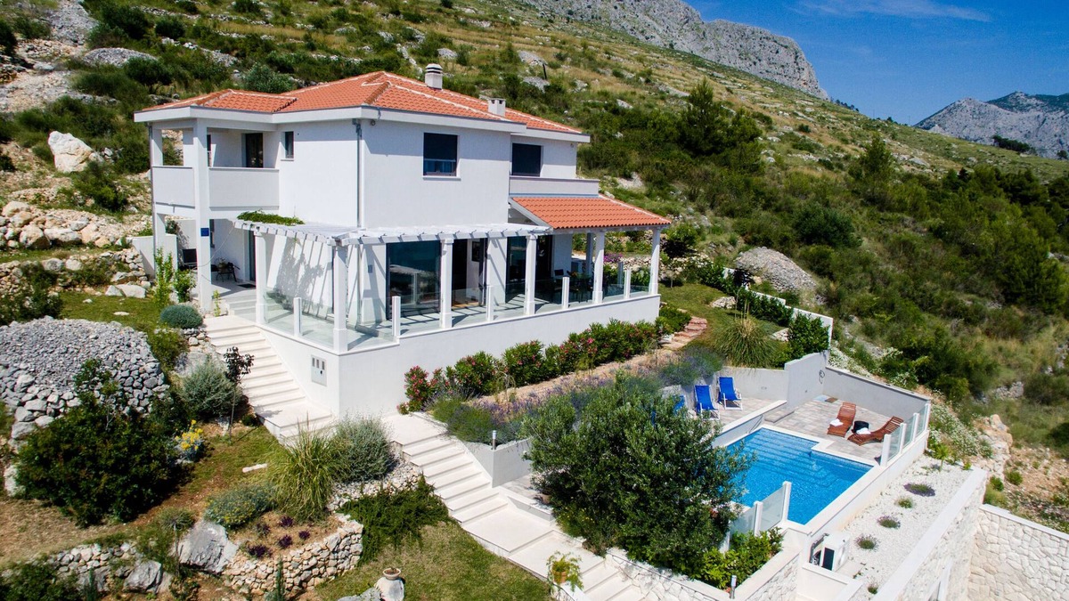 Borak Villa | Villa Parsella 170m from the sandy beach with 5 bedrooms, pool, wellness, sea view