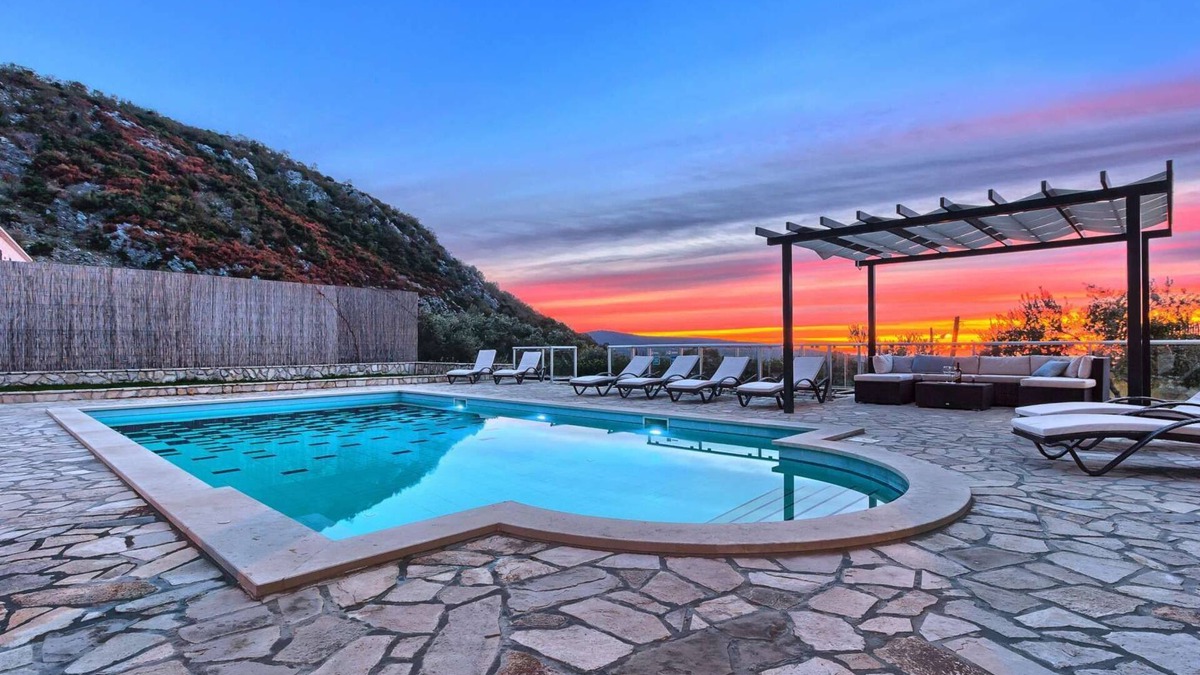 Dubravka Villa | Villa Pave Hilltop - six bedroom, pool, jacuzzi, for up to 16