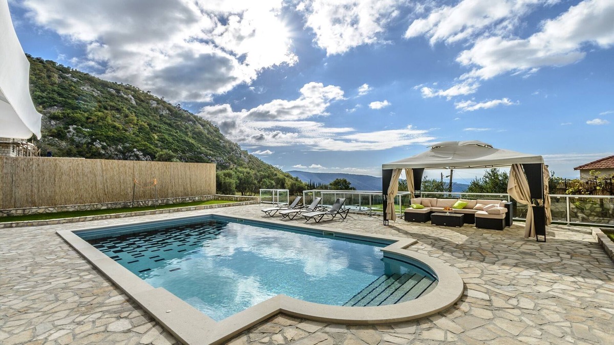 Dubravka Villa | Villa Pave - Six-Bedroom Villa with Terrace and Swimming Pool