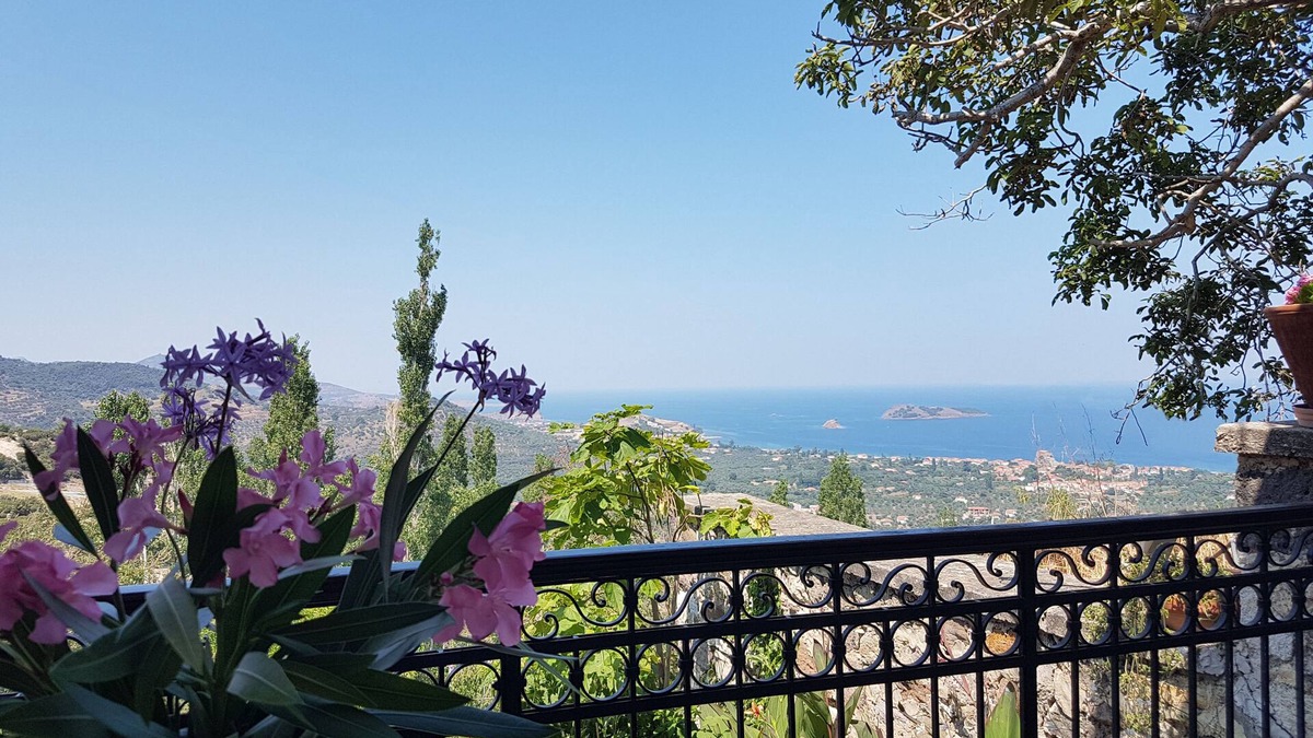 Petra House | Villa Petri - A beautiful traditional house with sea views and stunning sunsets