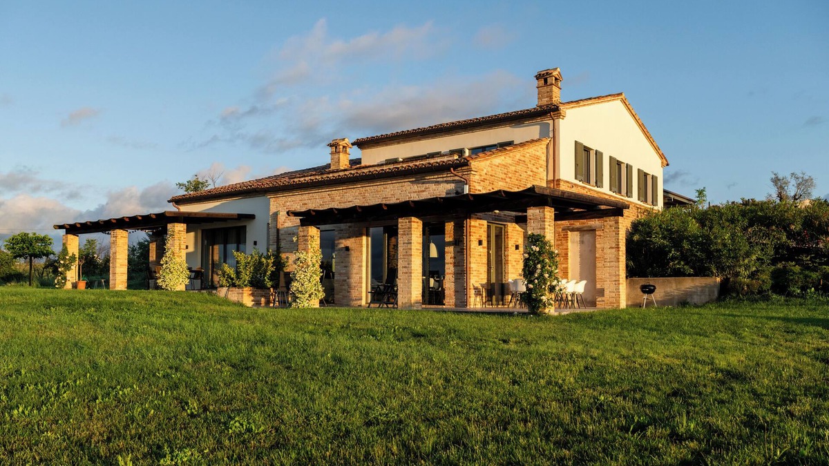 Loro Piceno Villa | Villa Picenum: Luxury and modern six-person vacation home with pool in Le Marche.