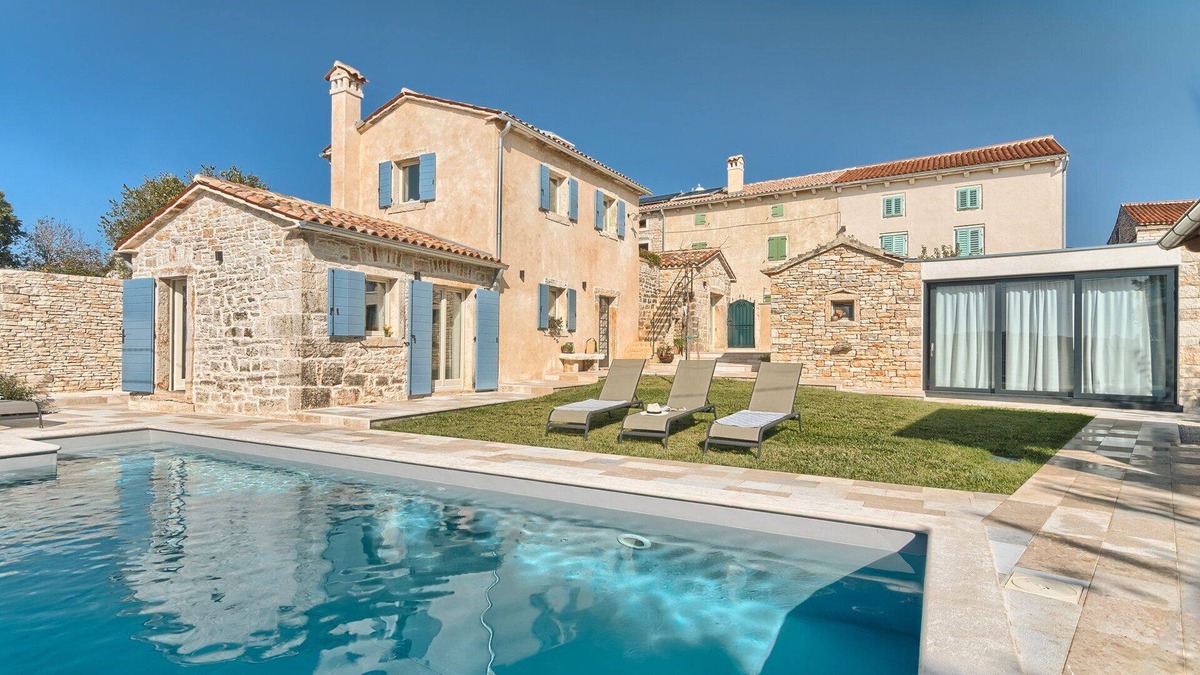 Kurili Villa | Villa Pietra mit Pool