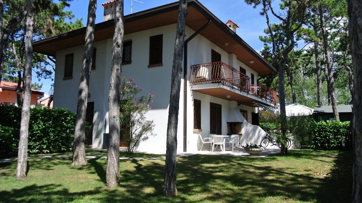 Bibione Lido dei Pini Villa | VILLA PINEA 33 WITH PRIVATE GARDEN