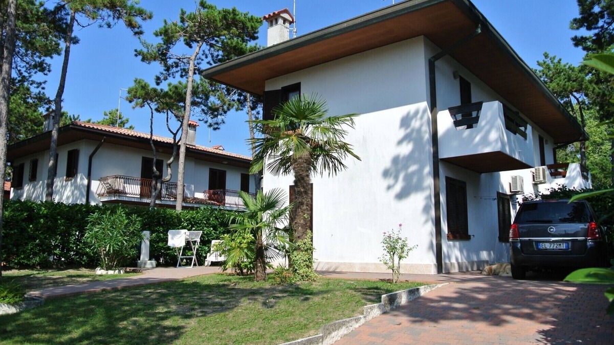 Bibione Lido dei Pini Villa | VILLA PINEA 35 WITH PRIVATE GARDEN