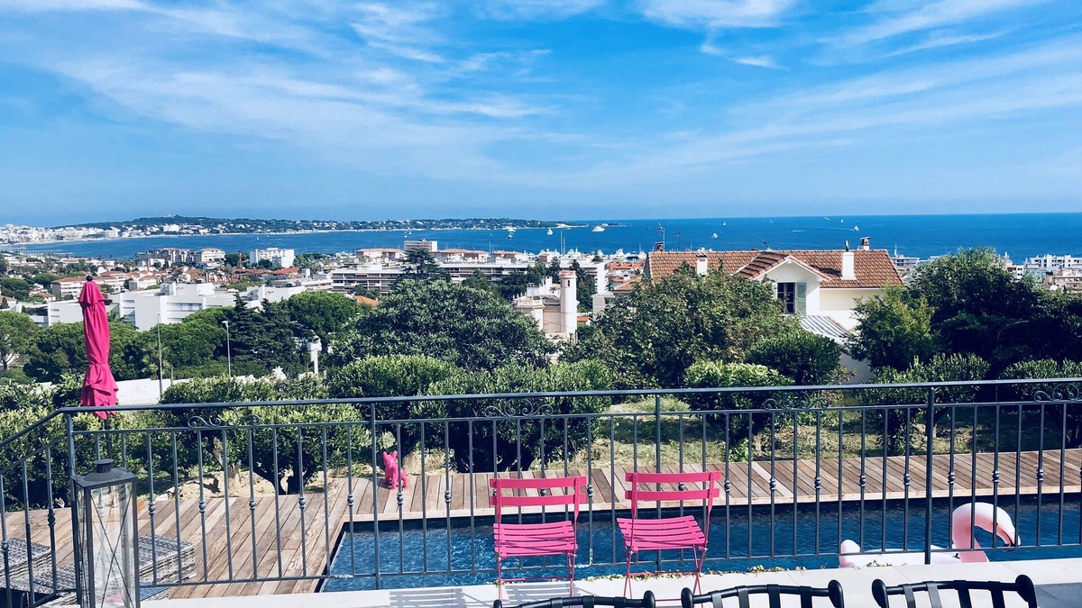Golfe Juan Villa | Villa Pinson Cannes with stunning views over Cap d'Ántibes