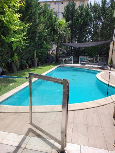 Saint-Just Villa | Villa piscine confort, barbecue