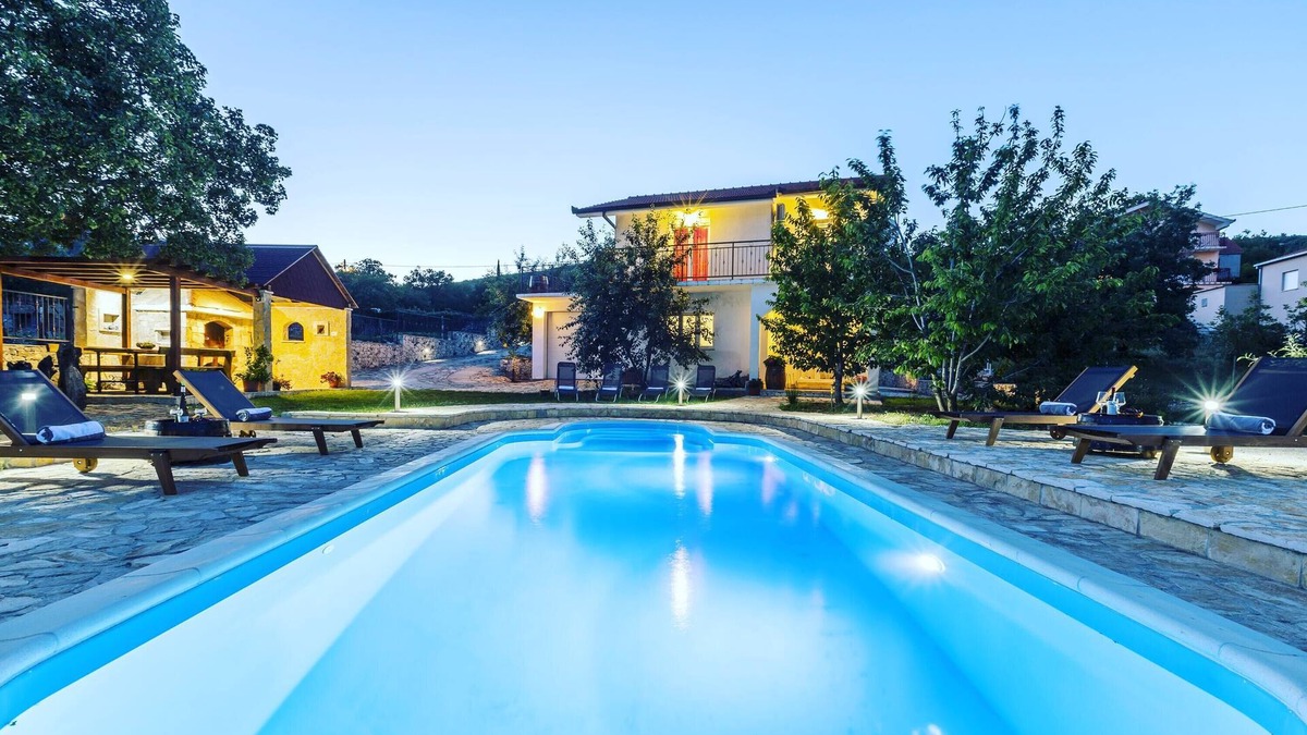 Klis Villa | Villa Podrugovi Dvori vith pool.