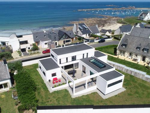 Plouescat Villa | Villa Pool and Beach Bretagne