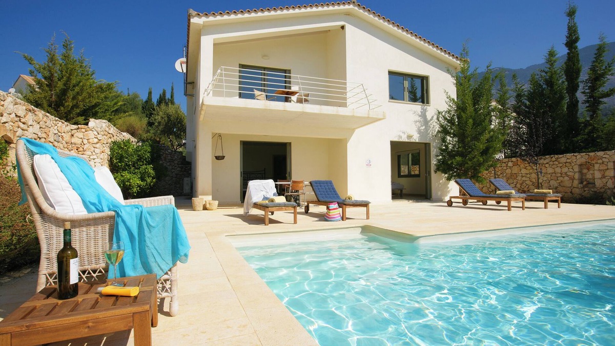 Karavados Villa | Villa 'Porfyra Ideales Resort' with Sea View, Wi-Fi and Air Conditioning